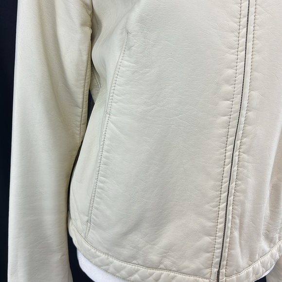 Uniqlo jacket - Picture 8 of 9